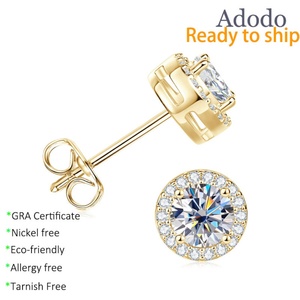 Venta al por mayor de fábrica: Pendientes clásicos de moissanita VVS GRA de 1 quilate con corte redondo y relleno de oro de 14k para mujer, uso diario - Product Image 1