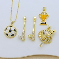 Pendentif breloque sportif de football P292 en laiton plaqué or 18 carats, émail et cristal, design ballon de football, chaussure et trophée, pour la création de bijoux et de colliers DIY