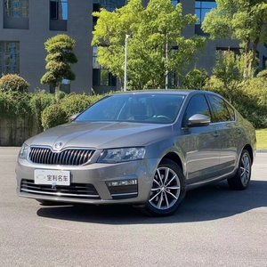 <span class=keywords><strong>Skoda</strong></span> <span class=keywords><strong>Octavia</strong></span> Classic 1.6L Comfort 6 vitesses automatique, 5 places, conduite à gauche, essence, <span class=keywords><strong>berline</strong></span> compacte liftback, modèle 2017 - Product Image 1
