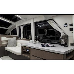 Bateau à moteur Galeon 470 d'occasion 2019, 10,5 m, coque en fibre de verre, moteur essence 350 CV, vitesse de croisière 35-40 nœuds, infusion sous vide - Product Image 2