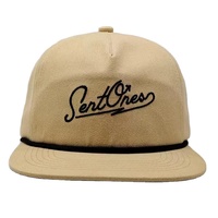 Casquette de baseball non structurée à 5 panneaux, en sergé de coton à visière plate, avec logo personnalisé en patch tissé et fermeture snapback en corde de nylon