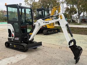 Mini-excavatrice CAT E20 d'occasion en bon état, 2 tonnes, excavatrice hydraulique sur chenilles avec accessoire tarière, chenilles en caoutchouc - Product Image 3