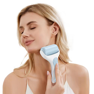 Rodillo de Hielo de Silicona Azul Especial de Invierno - Masajeador Facial y Corporal Criogénico Reutilizable para la Hinchazón - Product Image 5