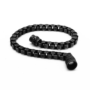Yunnique Pulsera de cadena de motocicleta de moda, acero de titanio negro, joyería unisex, accesorio de moda - Product Image 3