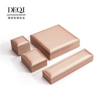 Boîte à bijoux brossée en PU DEQI Factory pour bagues, pendentifs et bracelets – Boîte de rangement et d'emballage pour bijoux et ornements
