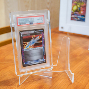 Nuevo Soporte de Escritorio Acrílico Transparente y Estable para Exhibición de Tarjetas Coleccionables Graduadas - Product Image 2