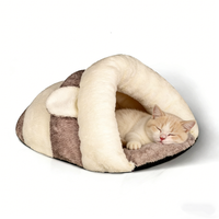 Niche pour chat triangulaire moderne de luxe, abri fermé en tissu pour l'intimité de l'animal et lit de voyage pour chat