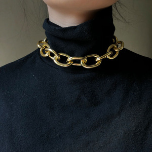 قلادة خانقة ضخمة مطلية بالذهب بتصميم معدني ثقيل ومبالغ فيه للنساء، مجوهرات أنيقة للنوادي الليلية - Product Image 2