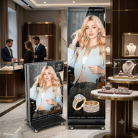Écran d'affichage LED pliable avec affichage haute contraste et roues de freinage - Signalisation numérique portable pour événements extérieurs et magasins