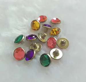 WYSE Wholesale Fashion Cheap Crystal Decoration Garment Rivet Metal Rhinestone Rivets Studs For Leather