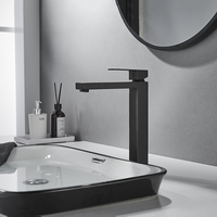 Robinet de lavabo de salle de bain monotrou moderne contemporain robinet noir mat carré haut mélangeur de vanité eau chaude froide bain d'école