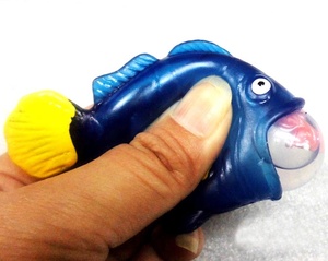 Giocattoli Economici per Bambini: Palline d'Acqua Squishy Pop-Out a Forma di Pesce Pagliaccio - Product Image 1