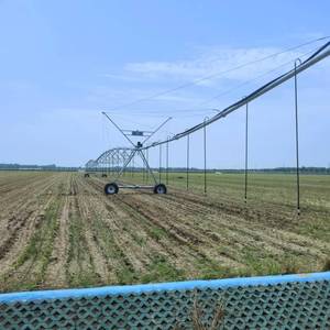 Système d'irrigation à déplacement latéral longue distance de 500m avec alignement GPS et débit d'eau réglable pour les grands projets agricoles - Product Image 3