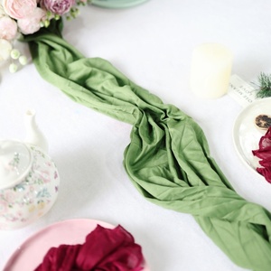 Chemin de table personnalisable en <span class=keywords><strong>gaze</strong></span> de soie de lait à motif uni, <span class=keywords><strong>double</strong></span> face, plissé, style nordique, pour mariage et fête - Product Image 6