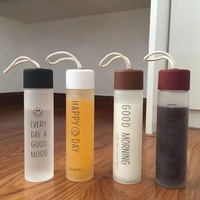 Haute bouteilles d'eau en verre borosilicaté pour Sports de plein air prix d'usine pas cher logo personnalisé gobelet en verre dépoli