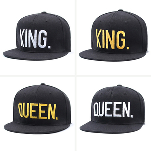Cappello da Baseball Regolabile con Visiera Piatta e Ricamo Personalizzato 'KING' e 'QUEEN' - Product Image 1