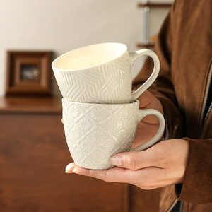 Taza de Café de Cerámica Estilo Europeo con Platillo, Diseño de Hojas, Resistente a Altas Temperaturas, Personalizable para Regalo - Product Image 4