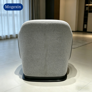 Sillón moderno tapizado en tela gris con paneles laterales en relieve, adecuado para salas de estar y comedores - Product Image 3