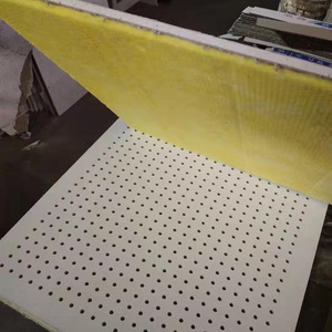 Panneaux sandwich isolants pour plafond en laine de verre composite perforée insonorisante, personnalisés, directement de l'usine - Product Image 4