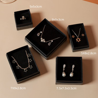 Boîtes rigides de luxe de petite taille, finition dorée mate, emballage cadeau pliable avec logo du client, ensemble de boîtes à bijoux en carton vert