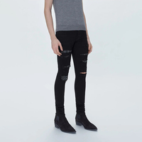 Jean en denim déchiré et patché pour homme, style motard, coupe skinny, avec strass