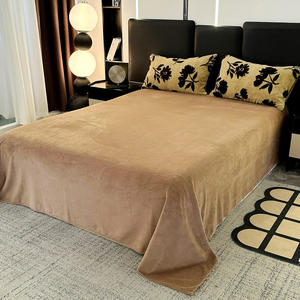 طقم أغطية سرير من الصوف الناعم مع غطاء وسادة وغطاء لحاف شتوي فاخر - Product Image 5