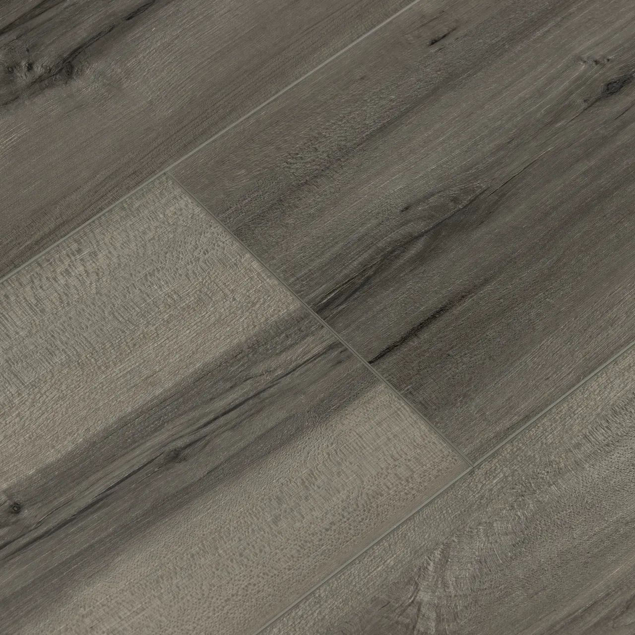 สีเทาเข้ม