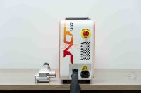 La machine de nettoyage laser à usage industriel domestique 100W nettoie la machine laser de nettoyage de la rouille de l'huile portable de clôture en fer rouillé