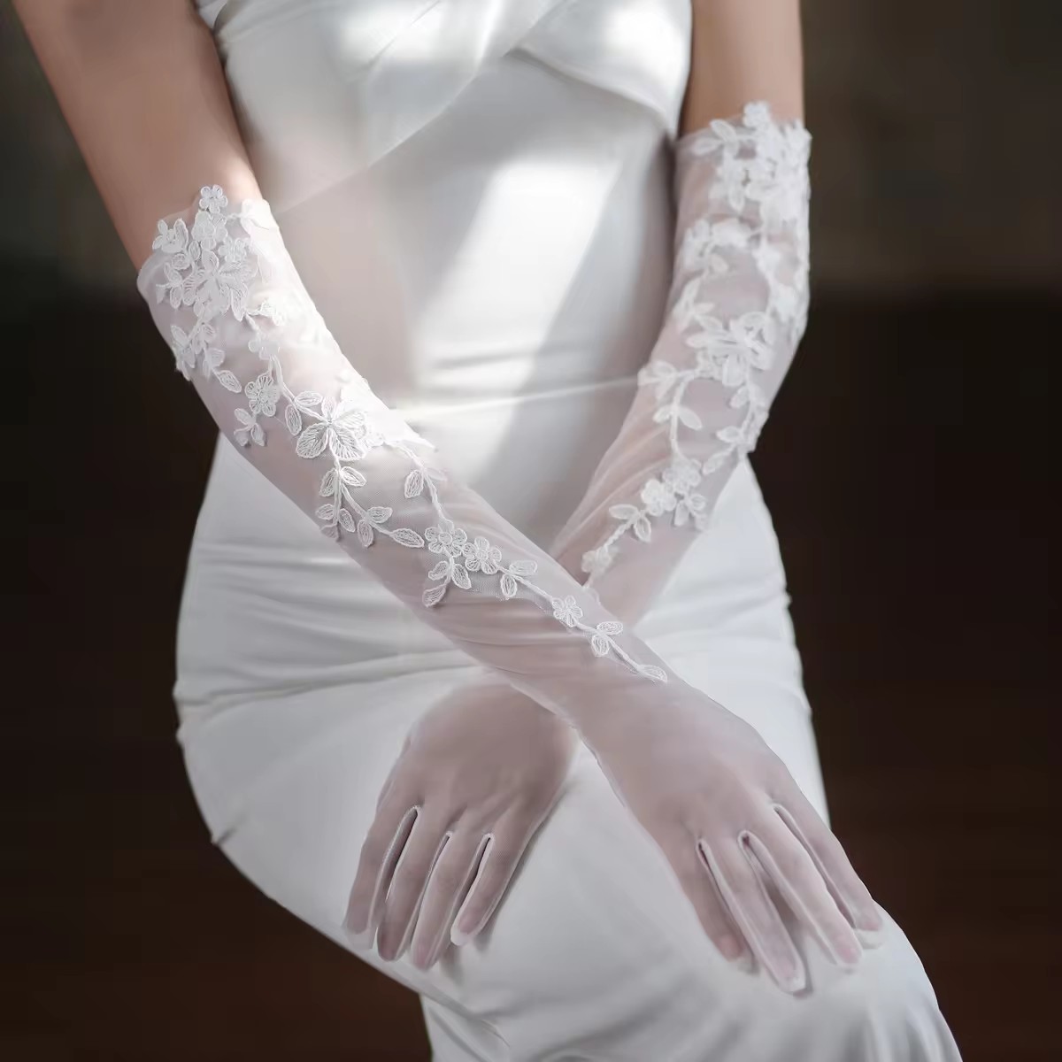 Low Price White Mesh Gloves Elastic Mesh Design for Comfort