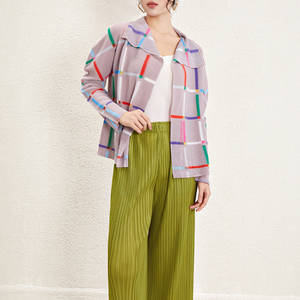 Chaqueta de suéter de punto de poliéster para mujer, novedad de otoño, manga larga a rayas, suelta, informal, Miyake, cárdigan de alta calidad, prendas de vestir exteriores, tops - Product Image 6