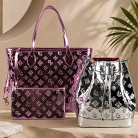 Sac fourre-tout en similicuir métallisé rose brillant OEM ODM, sac à bandoulière grande capacité avec pochette pour femme