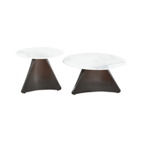 Ensemble de tables basses modernes avec base en acier moulé à la main et plateau en pierre frittée pour le mobilier de salon