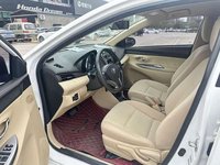 Voitures d'occasion Toyota Yaris L Hatchback LHD Automatique Traction avant 1.3L Faible kilométrage Sans accident Exportation Vente en gros 2016