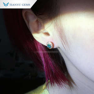 ต่างหูเพชรโมอิสซาไนต์ทรงรีสีฟ้าอมเขียว ดีไซน์คลาสสิก ทันสมัย และหรูหรา ชุบทองคำขาว จากเทียนหยู เจ็มส์ - Product Image 2