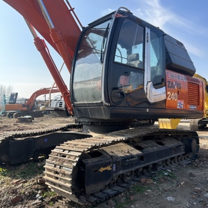 Excavatrice sur chenilles Hitachi ZX240K, moteur Isuzu, poids en ordre de marche de 24 tonnes, capacité de la benne de 1,4 m³, puissance du moteur de 184 kW, boîte de vitesses. - Product Image 3