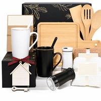 Coffret Cadeau de Pendaison de Crémaillère pour Couples Nouvellement Installés, Bougie Parfumée, Planche à Découper en Bambou, Ensemble de Savons, Serviettes, Cadeau pour Client d'Agent Immobilier