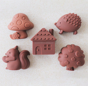 <span class=keywords><strong>Moule</strong></span> à glaçons en silicone de qualité alimentaire coloré personnalisé pour la cuisson et la congélation sur le thème de l'automne en silicone pour <span class=keywords><strong>maison</strong></span> des champignons et des écureuils - Product Image 6