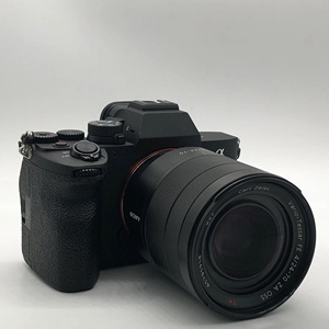 Appareil photo hybride professionnel <span class=keywords><strong>Sony</strong></span> <span class=keywords><strong>A7R</strong></span> IV d'occasion avec objectif 28-70 F4, appareil photo plein format d'occasion pour le vlogging, sortie haute définition 4K - Product Image 1