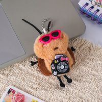 Porte-clés mignon en peluche de cafard de dessin animé, breloque pour sac à dos d'étudiant ou de couple, poupée animale, cadeau, porte-clés de voiture tendance, vente en gros