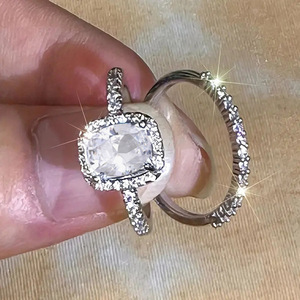 Set di Anelli Geometrici a Quattro Punte per Donne, Elegante Gioiello di Moda per Fidanzamento - Product Image 5