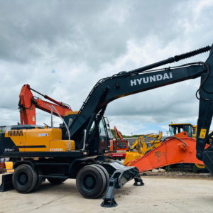 Excavatrice sur chenilles HYUNDAI 210W-7 d'occasion de bonne qualité, moteur diesel, pompe hydraulique, faible nombre d'heures, bien entretenue, parfaite pour la route - Product Image 1