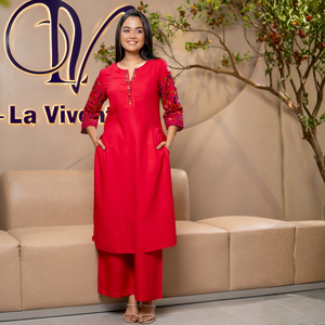 Conjunto de Kurta y Pantalones de Rayón Rojo de Lujo Elegante para Mujer, Venta al Por Mayor - Product Image 4