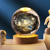 Lampe de nuit boule de cristal Galaxy 3D, veilleuse boule de cristal système solaire, base en bois alimentée par USB, boule de verre Galaxy avec base LED