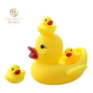 Juguete de baño de goma con logotipo personalizado, plástico con alas grandes, pato de peluche amarillo suave con 3 piezas