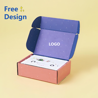 Boîtes en carton ondulé pour l'emballage et l'expédition de vêtements, chapeaux et autres articles, avec impression de logo sur mesure, pour petites entreprises.