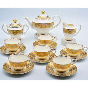 Набор столовой посуды из 98 предметов: роскошный фарфоровый сервиз в королевском стиле с золотым тиснением, включая чайник и чашки, на 12 персон - Product Image 4