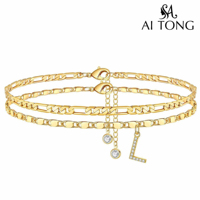 Cheville en or personnalisée avec initiale, chaîne Figaro superposée en métal résistant au ternissement, bijoux de plage pour femme, cadeau de fête, vente en gros
