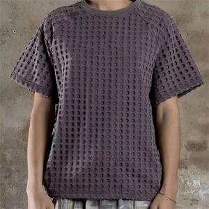 T-shirts déchirés délavés à l'acide personnalisés en gros T-shirt à trous Boxy Fit double couche à manches courtes pour hommes - Product Image 3