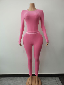 Conjunto Elegante de Invierno de Alta Calidad para Mujer Talla XS de Algodón Acanalado en Marrón y Rojo con Manga Larga y Leggings de Punto Personalizable Ropa de Estar por Casa - Product Image 4