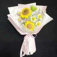 Bouquet de tournesols réalistes au crochet fait main, fleurs tricotées modernes, cadeau de Saint-Valentin, décoration d'intérieur